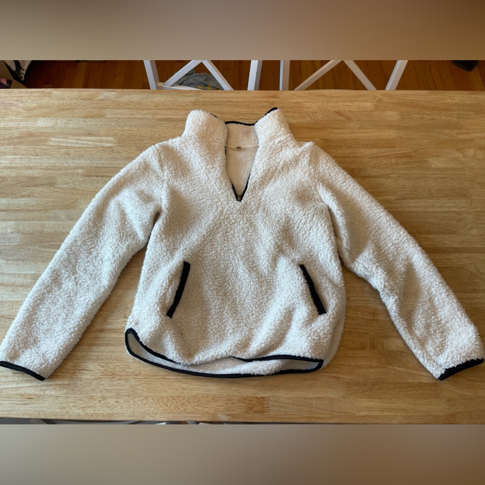 (🧡 $2 when you bundle) Sherpa style sweater - M, used